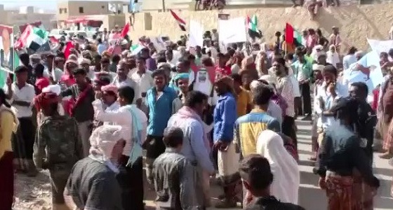 بالفيديو.. أهالي &#8221; سقطرى &#8221; يحتشدون لإيقاف الحملة التحريضية القطرية ضد الإمارات