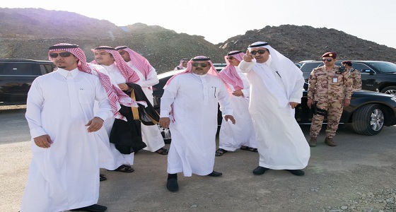 أمير الباحة يحسم موضوع طريق ” جرد – العقيق “