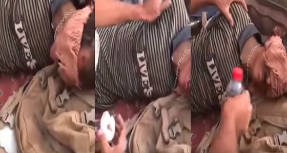 بالفيديو.. أسير حوثي ينهمر من البكاء والسبب: معاملة المرابطين الحسنة