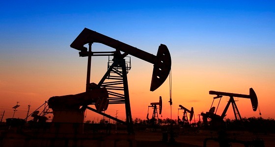 استمرار الضغوط على تعاملات النفط.. وارتفاع أسعار خام برنت