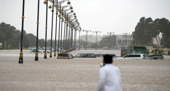 إعصار مكونو يغلق محطة المياه وتوليد الكهرباء في عمان