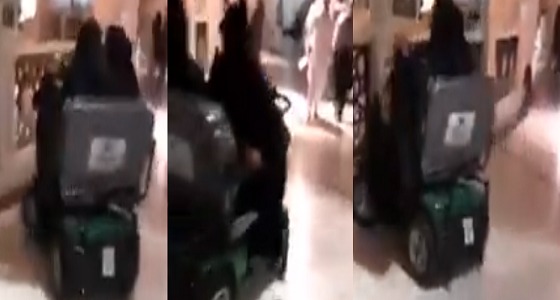 بالفيديو.. فتاتان تتمازحان بقيادة سعي كهربائية داخل الحرم المكي