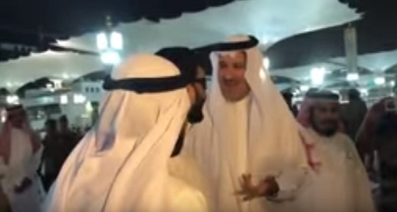 بالفيديو.. حديث ودي بين الأمير فيصل ورجل الأمن &#8221; الصبحي &#8220;