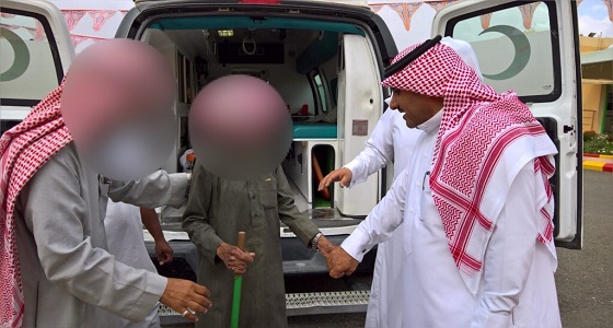 ” العمل ” تقدم الرعاية لمسن بلا عائل في عسير