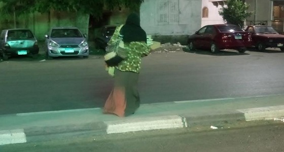 قصة عجوز رحلت إلى مصر لإطعام الحيوانات الضالة بعد وفاة ابنها