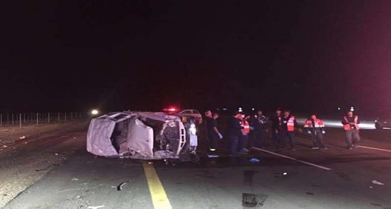 مصرع وإصابة 8 أشخاص في حادث مروع على طريق مكة السريع