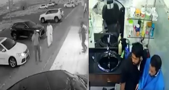 بالفيديو.. سيارة تقتحم صالون حلاقة