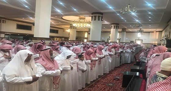 المئات يشيعون الشهيد ” الخثعمي ” .. ووالده: أصيب 3 مرات