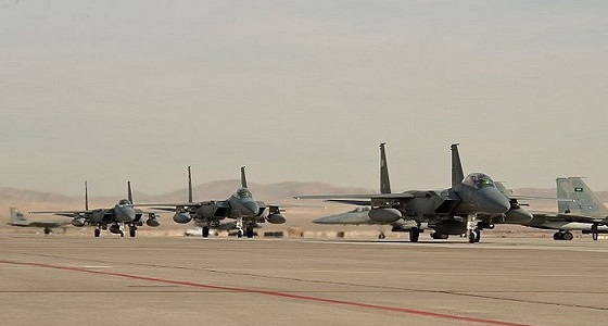 مقاتلات ” التحالف ”  تدمر لنش بحري مفخخ لمليشيا الحوثي بالحديدة