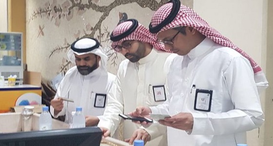 بالصور.. ضبط 11 مخالفة لقرار التوطين بأحد المولات في جدة