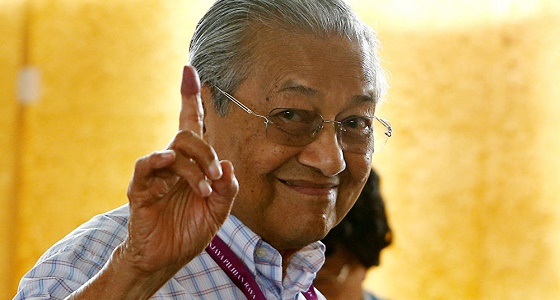 &#8221; مهاتير محمد &#8221; يعود لحكم ماليزيا ويصبح أكبر زعيم منتخب في العالم