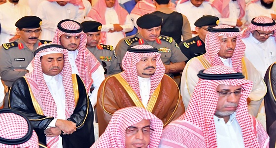أمير الرياض يؤدي صلاة الميت على الأميرة منيرة بنت عبدالعزيز بن عبدالمحسن بن مشاري