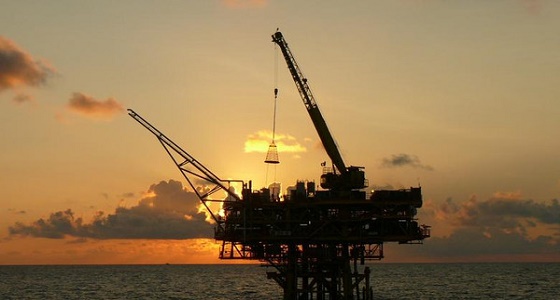 النفط يواصل ارتفاعه وسط مخاوف من فرض عقوبات على إيران وفنزويلا