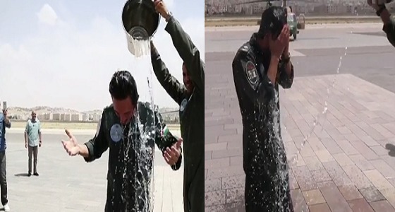 بالفيديو.. سكب الماء على ولي عهد الأردن من قبل ضباط