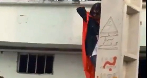 بالفيديو&#8230; الشرطة الإيرانية تسحل امرأة لمشاهدتها مباراة
