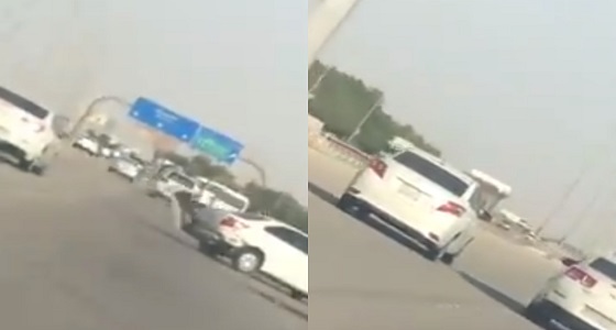 بالفيديو.. مشادة كلامية بين سائقين تنتهي بحادث شنيع