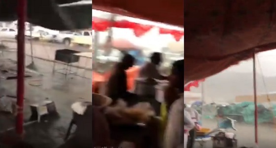 بالفيديو.. ” خيام ” سوق الأثنين بالمجاردة تتسبب في أزمة كبيرة للعاملين