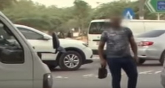 بالفيديو.. القبض على وافد عربي هدد طاقم تصوير قناة السعودية بالرياض