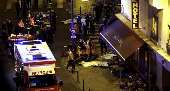مقتل إمرأة وإصابة 8 أخرين في حادث طعن بباريس