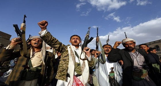 بعد إقرار زعيمهم بالهزيمة.. الحوثيون ينهبون المؤسسات بالحديدة تمهيدا للانسحاب