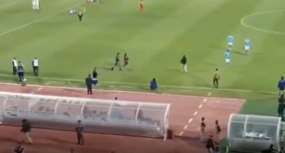 بالفيديو.. مشجعات أردنيات يقتحمن ملعب عمان الدولي بعد هزيمة فريقهن