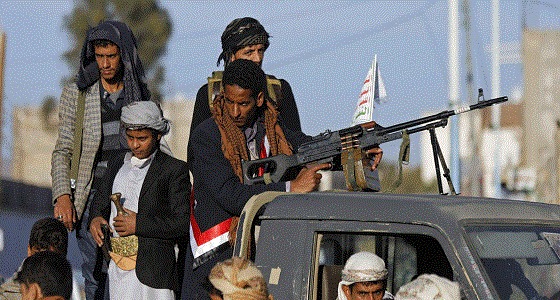 بعد انهيار صفوفهم.. الحوثيون يسلمون أسلحتهم وجاهزين للانسحاب