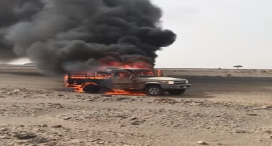 بالفيديو.. مواطن يتمكن من النجاة بعد اندلاع حريق بسياراته