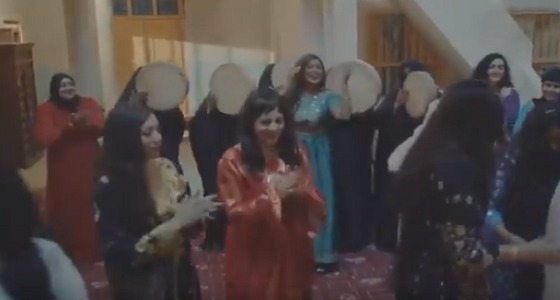 بالفيديو.. وعد تغني في حفل زفاف حبيبها السابق في عوض أبا عن جد