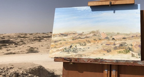هنا صحراء الظهران.. فنانة تشكيلة تختار المملكة لتحول رمالها إلى لوحات