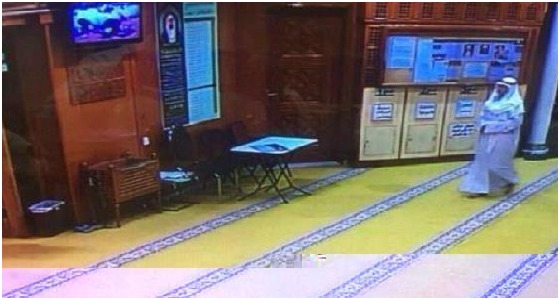 في الذكرى الثالثة للحادث الإرهابي .. مقاطع فيديو جديدة لتفجير مسجد الإمام الصادق بالكويت