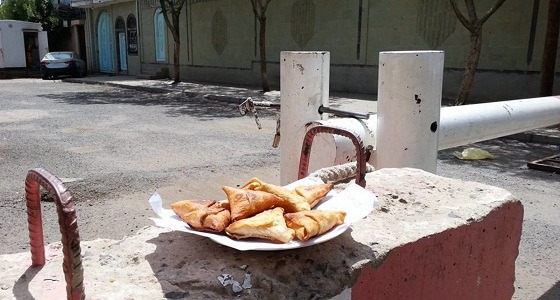 يمنيات تتركن سمبوسة أمام مفوضية أممية بصنعاء
