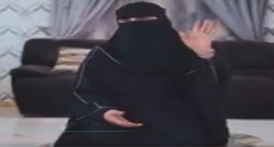 بالفيديو.. عائشة الشبيلي لا تقرأ ولا تكتب.. عشقها للخشب كان وسيلتها للنجاح