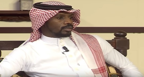 بالفيديو .. سعود كريري يدفع 240 ألف ريال لنجم الاتحاد العسيري لدعم العميد