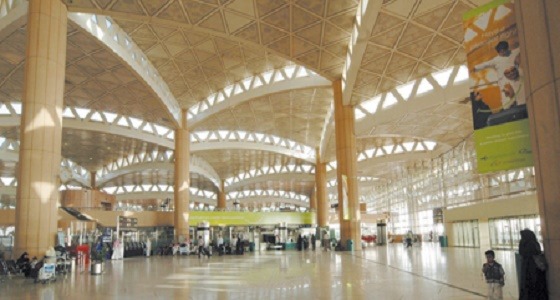 مطار الملك خالد يكشف حقيقة تعطل أنظمته وتكدس المسافرين