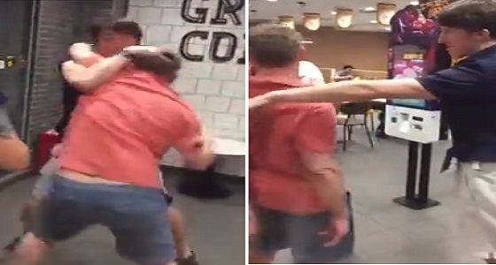 بالفيديو.. شاب يلقن رجلين درسا قاسيا داخل ماكدونالدز