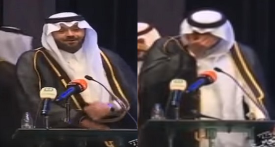 بالفيديو.. الفنان يوسف الجراح يبكي متأثرا خلال حفل تخرج نجله