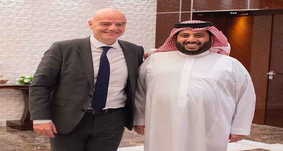 آل الشيخ ورئيس الاتحاد الدولي لكرة القدم يجتمعان في جدة