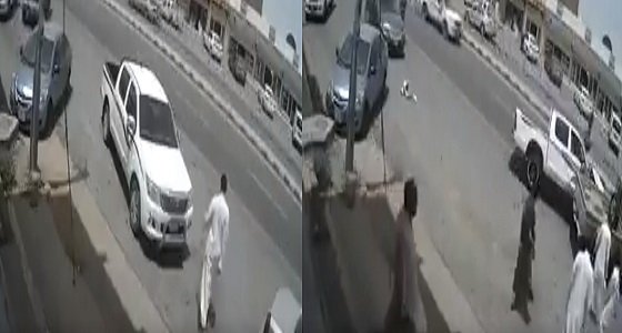 بالفيديو.. نجاة شاب بأعجوبة من حادث مروع بالطائف