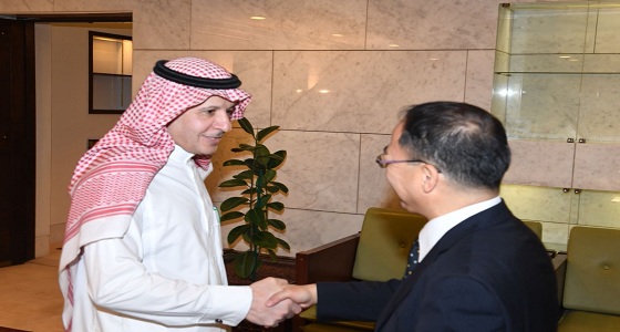 المشرف على مكتب أمير الرياض يستقبل المستشار السياسي بسفارة اليابان لدى المملكة