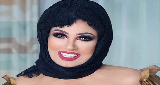 فيفي عبده تثير الجدل بارتدائها الحجاب على فستان مكشوف