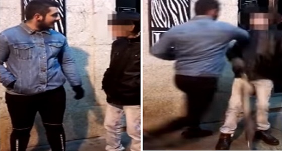 فيديو مروع لمراهق يعتدي بالضرب على عجوز في الشارع