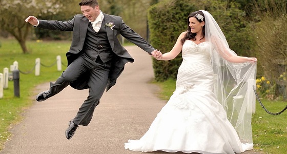 اكتشفي الطريقة المثالية للمشي أمام المدعوين في حفل زفافك
