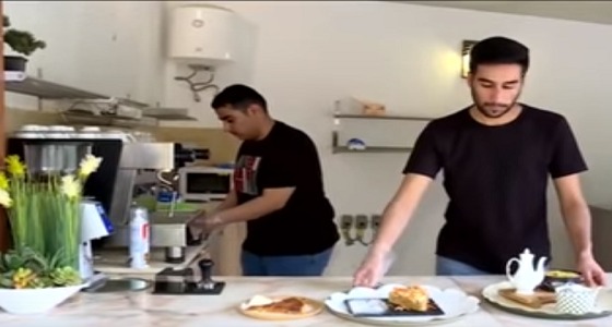 بالفيديو.. شابان يحولان مزرعة والدهما لمقهى