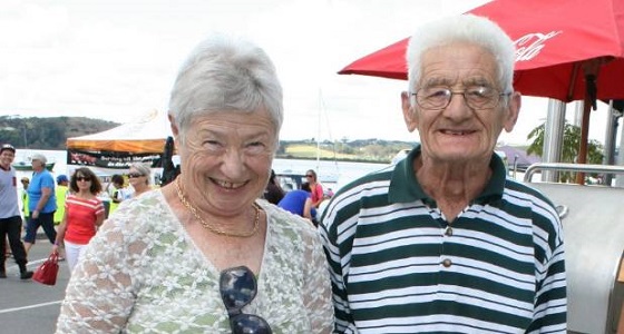 زوجان يتوفيان بفارق 9 ساعات عن بعضهما.. بعد زواج دام 61 عاما