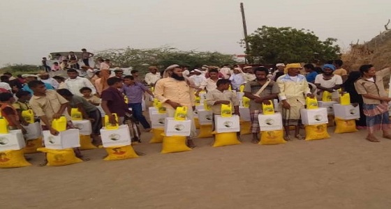 مركز الملك سلمان للإغاثة يواصل توزيع السلال الغذائية في محافظة الحديدة