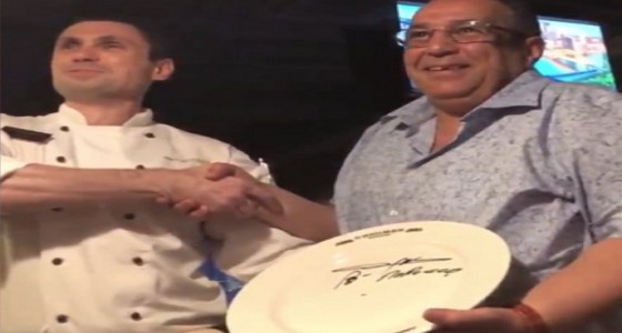 بالفيديو.. مواطن مغربي ينتحل صفة رئيس الحكومة ليحجز طاولة في مطعم