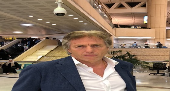 بالفيديو والصور.. خيسوس يصل للرياض لتولي مهامة في الهلال