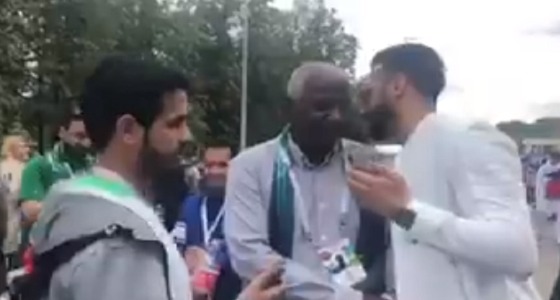 بالفيديو.. الأسطورة ماجد عبدالله بين جماهير الأخضر قبل المباراة