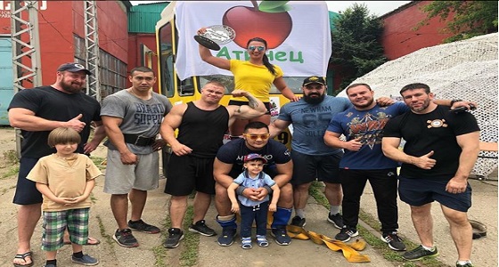 بالفيديو.. ” امرأة خارقة ” تسحب حافلة وزنها 22 طنا بداخلها 50 شخصا