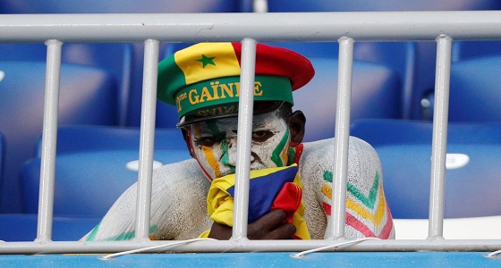 بالصور.. الحزن يسيطر على جماهير السنغال لمغادرة المونديال